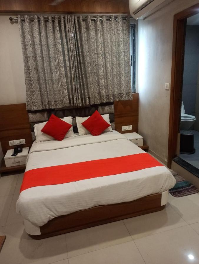 Hotel Madhav Villa Ahmedabad Exterior foto