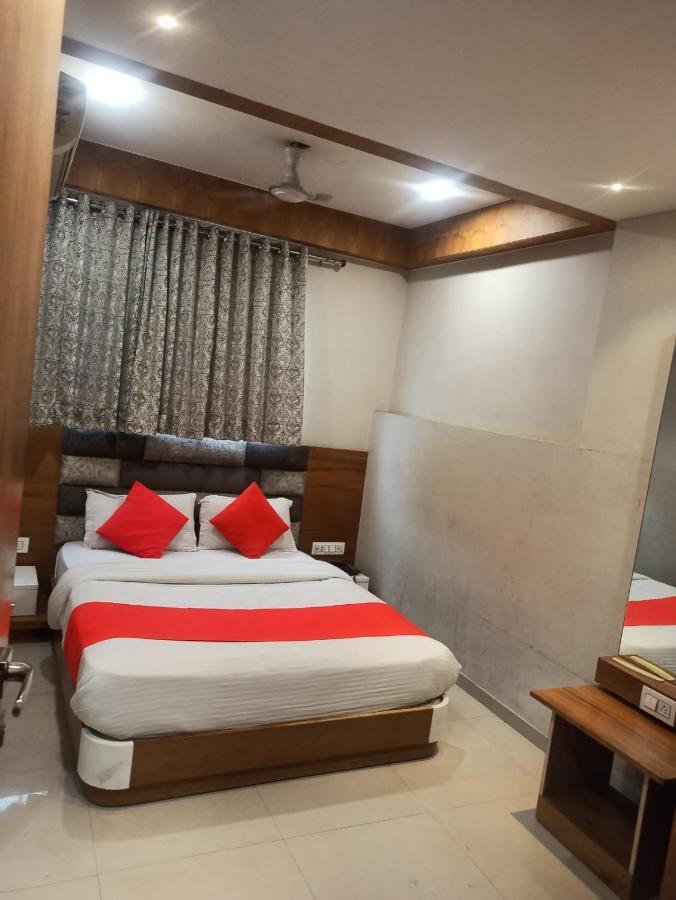 Hotel Madhav Villa Ahmedabad Exterior foto