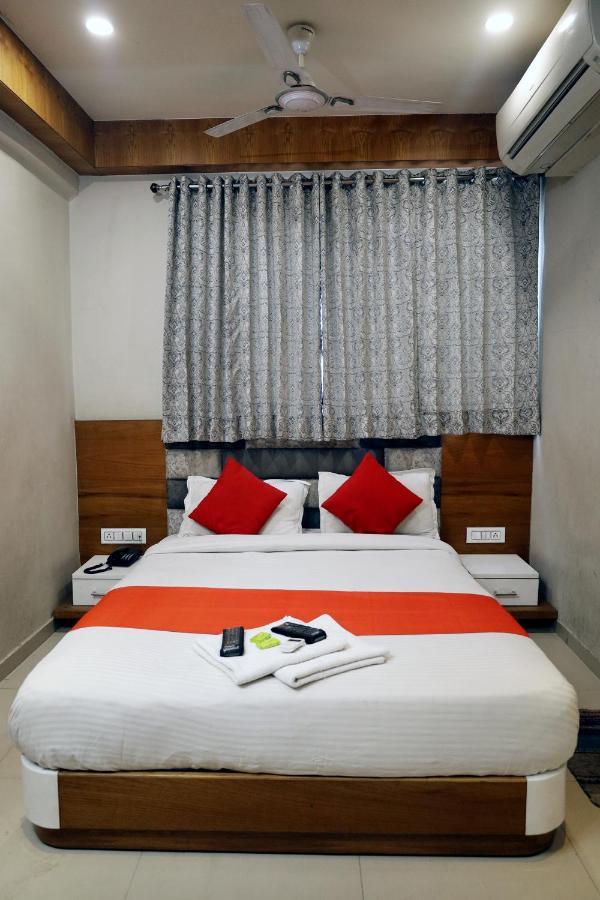 Hotel Madhav Villa Ahmedabad Exterior foto