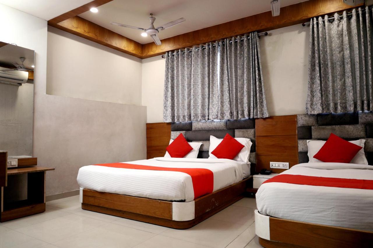 Hotel Madhav Villa Ahmedabad Exterior foto