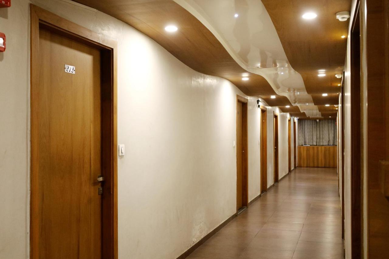 Hotel Madhav Villa Ahmedabad Exterior foto
